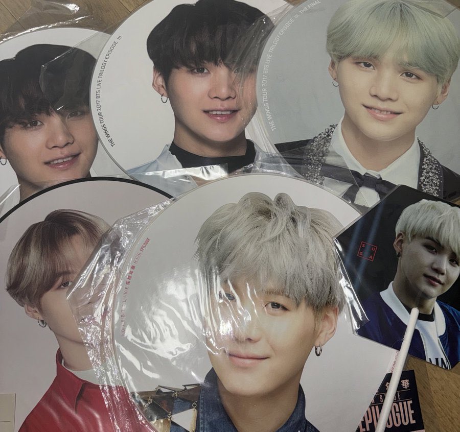 yushiiiluv's tweet photo. 방탄 윙즈콘 파이널 윙파콘 윙콘 화온스 화에필 이미지 피켓 양도 판매해요 sell⭕️ wts

✅ all 7.0 개별가능

정국 남준 지민 석진 태형 윤기 알엠 슈가 뷔 진 photocard PC rm jin suga jhope jimin v jungkook jm jk 메모리즈 콘서트 dvd 아리랑 포토카드 굿즈 bts arirang album poca 방탄소년단 https://t.co/8zmtvAc431