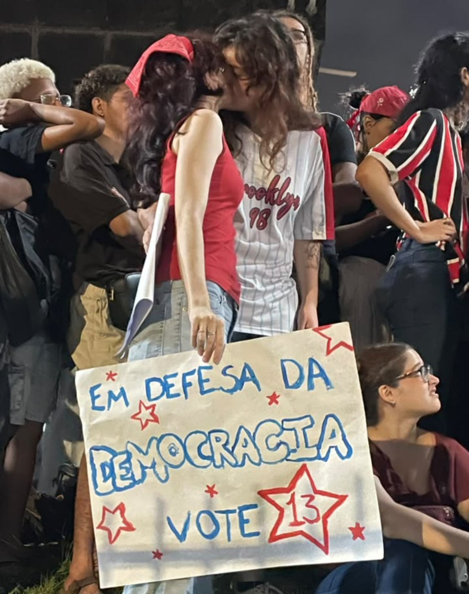 mit_halfplastic's tweet photo. a revolução é lésbica!! https://t.co/bLLE6XNd58