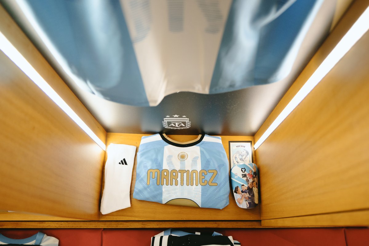 Argentina's tweet photo. #AD10S 🐐 

🤩 Para una noche más que especial, una piel especial ✨

🥹 Como siempre, una vez más, ¡todos juntos! 🙌 https://t.co/T5OkeiUmrR