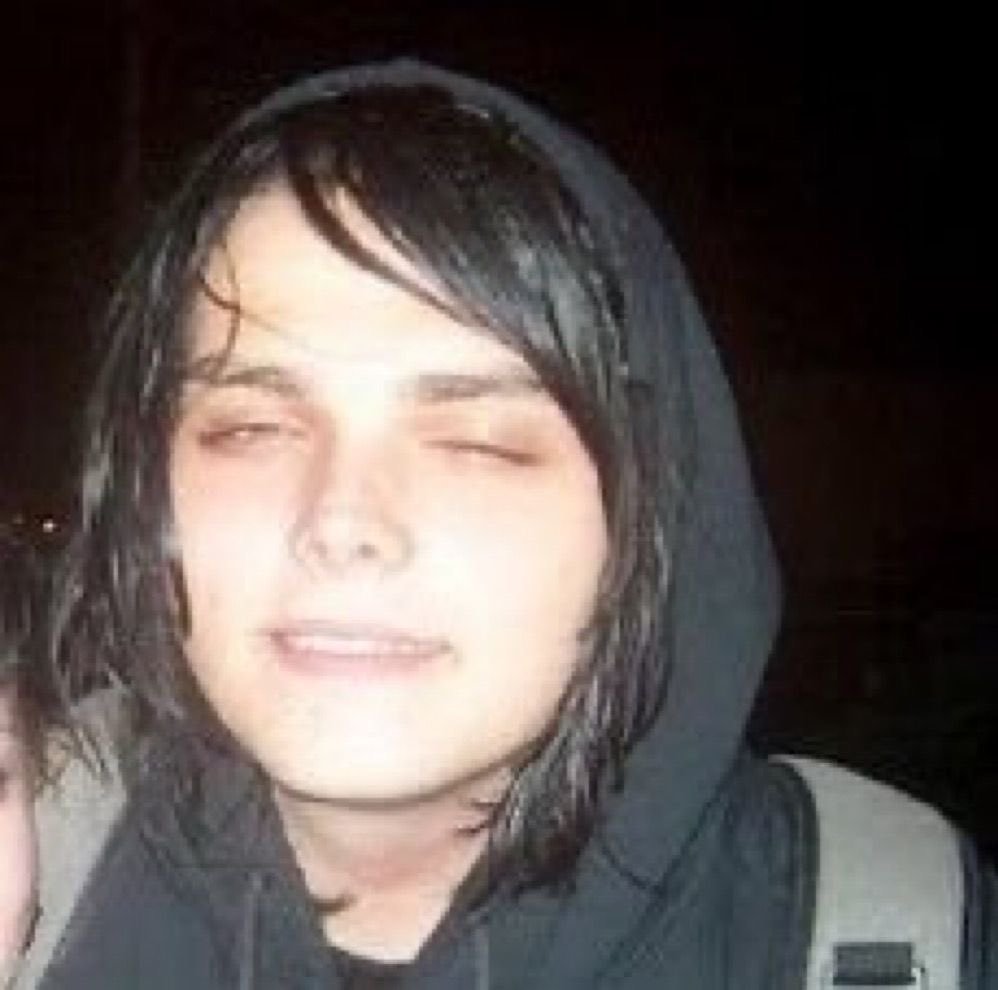 colaoomf's tweet photo. In photos like this i can never tell if he's stoned or just in the middle of a blink https://t.co/fy0z8mwPFk