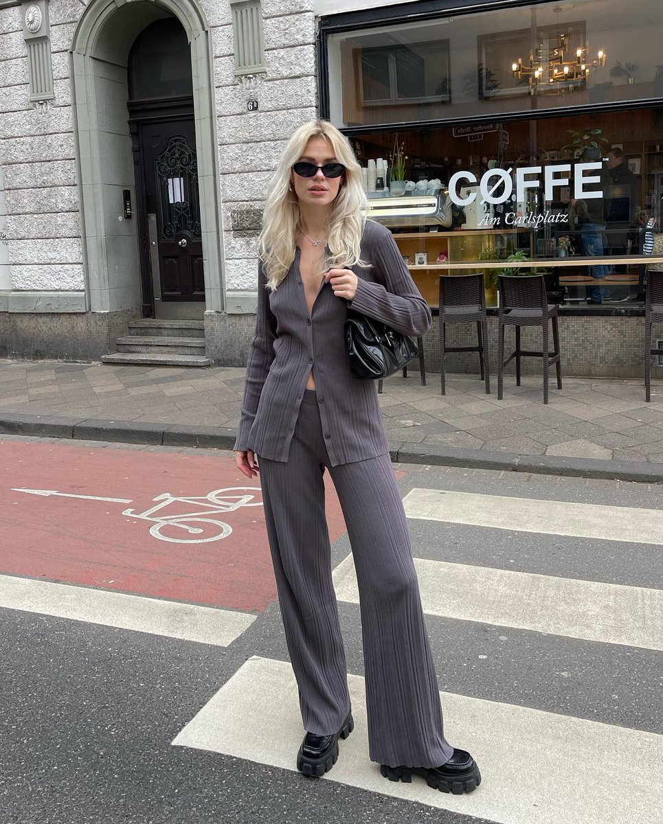 yuriarnon's tweet photo. Top of the morning! 🚀 You should know that you’ve got a spark in you—let it light up the path ahead. 🌟
yuqP https://t.co/QmHavBuZAJ