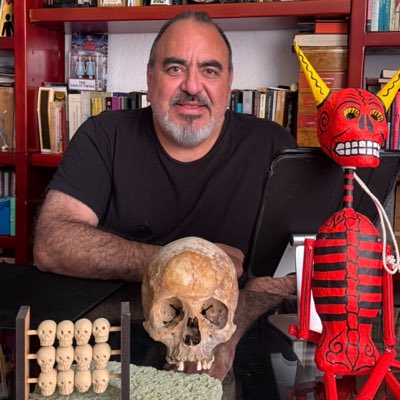 arr1910's tweet photo. #NuevaFotoDePerfil 37 años hablando con los muertos pero, sobre todo, escuchándolos. 💀💀 https://t.co/b9jdBBfshg