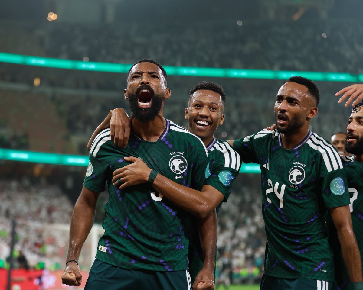 Frr42_'s tweet photo. هذا الاخضر لا لعب .. جهزوا كاس الذهب 🏆

الف مبرووووووووووك للجماهير السعودية كافة تحقيقة كاس الخليج وان شاءالله القادم اجمل 💚

#هذا_الأخضر https://t.co/lOK4eCMNKB