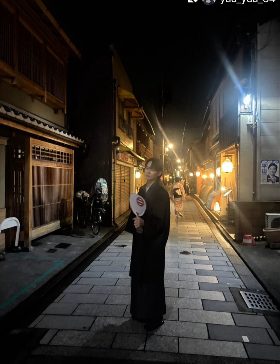 hassyeast's tweet photo. 前世日本人で京都人？！って
思うくらい着物も似合ってるし
京の街並みに馴染んでる〰︎🥹✨
泣けるくらい素敵🥹

#ユチョン https://t.co/7AJrgN7KGa