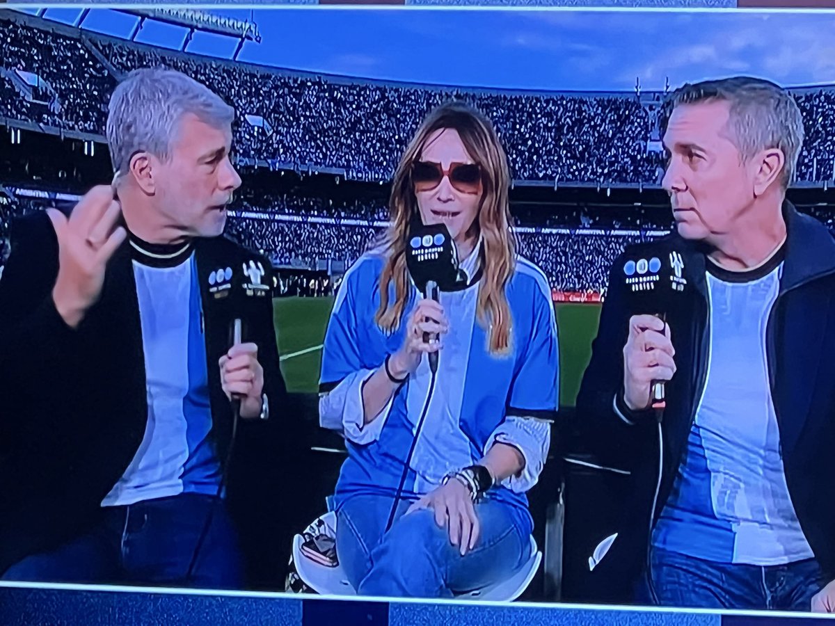 Bchiesin's tweet photo. Una pena que metan a una mala leche y ladrona del pueblo argentino a travez de los negocios de su chongo como @verolozanovl en la despedida de un tipo impecable como Messi. https://t.co/1UCITHeKQl