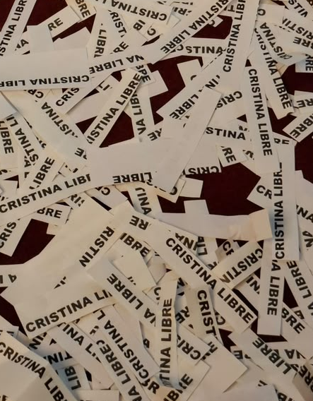 CristinaLibreOk's tweet photo. Invitaron a Rosatti, Luciani y Ercolini a un evento en la Facultad de Derecho de la UBA y los recibieron con las dos cosas que se van a encontrar en todos lados, vayan donde vayan: La Patria no se vende y #CristinaLibre. https://t.co/mISq4TR7Iv
