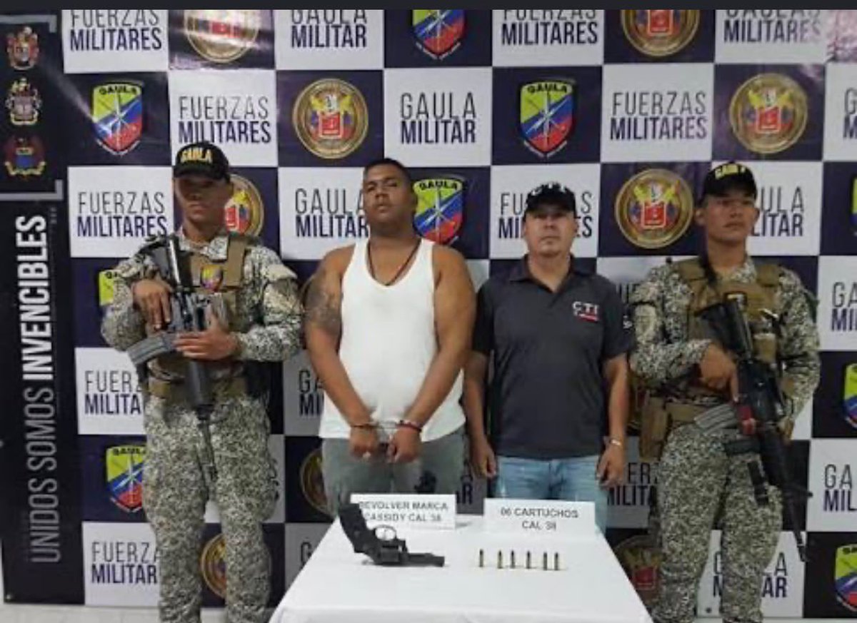 osoriosantiago's tweet photo. La salida de Gordo Lindo de la OFAC obliga a discutir el uso político de esa lista. Un narcotraficante extraditado a Estados Unidos acaba de ser retirado y quienes convirtieron la inclusión de Petro en una condena pública deben explicar qué valor probatorio le atribuyen ahora.

Durante meses agitaron la lista para llamarlo narcotraficante, ahorrándose las pruebas y el juicio. Les bastó una decisión administrativa de Washington para alimentar titulares, acusaciones y una campaña de desprestigio.

La OFAC tiene consecuencias económicas reales y sirve a los objetivos de política exterior de Estados Unidos. Usarla como prueba automática de culpabilidad permite que Washington imponga el castigo y que sus aduladores fabriquen la condena en Colombia.

Eso es lo miserable de esta operación: celebrar que se arruine a un adversario y presentar el sometimiento a una decisión extranjera como una virtud patriótica. Quienes hicieron de esa lista su argumento estrella tienen una explicación pendiente. Que la den con el mismo entusiasmo con el que repartieron acusaciones.