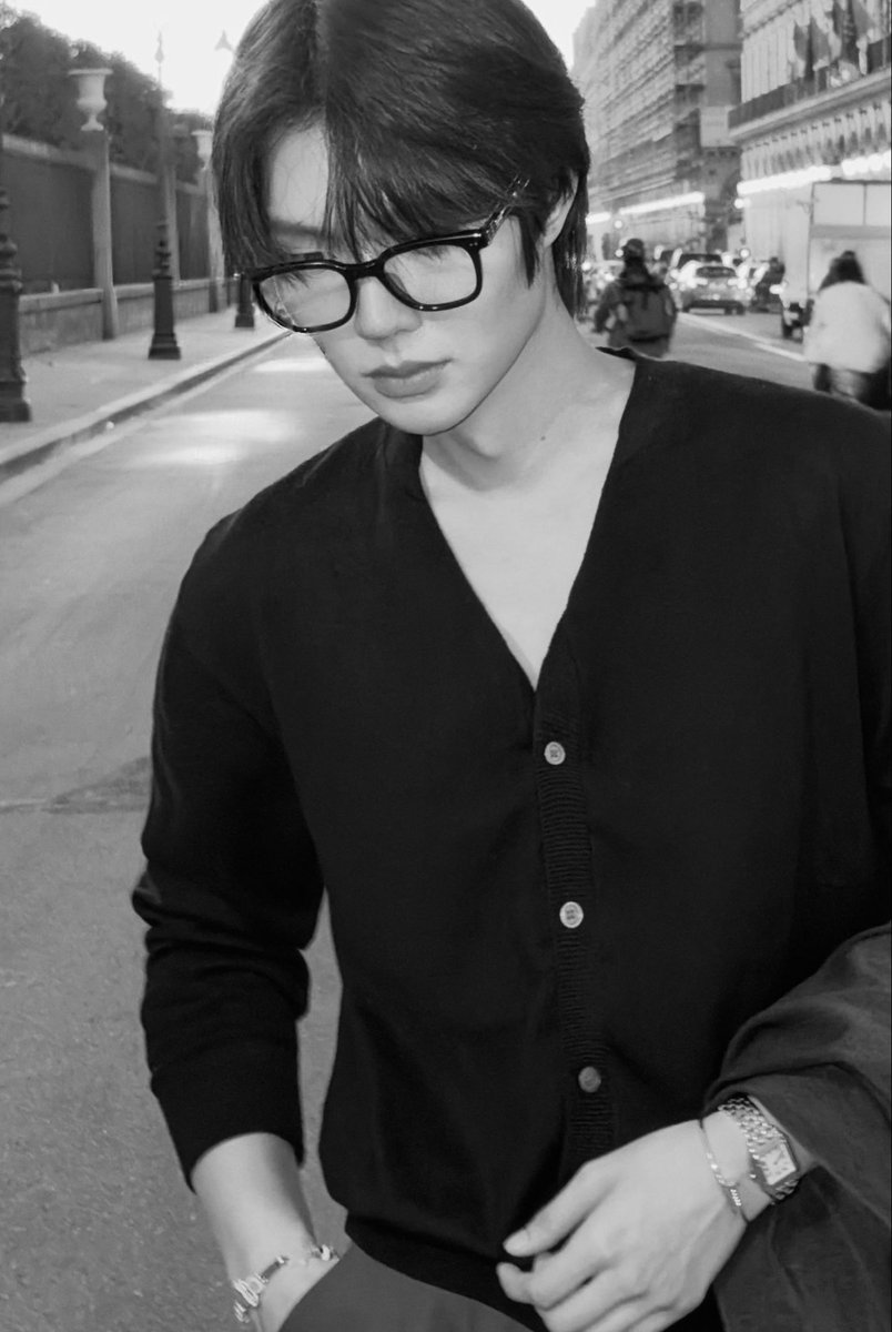 starforhr's tweet photo. น้ำปิงกับกำไลตะปูและนาฬิกาปองแตร์เรือนใหม่ของชี เป็น cartier stack ที่สวยมากก เหมาะสะบัดเลย ใส่กับลุคของบี๋ไหนก็เข้า ชอบบบ 🐆✨

#nampingster https://t.co/2ESdthvOIa