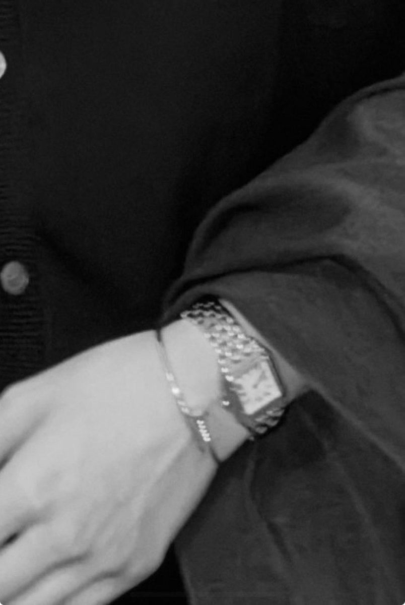 starforhr's tweet photo. น้ำปิงกับกำไลตะปูและนาฬิกาปองแตร์เรือนใหม่ของชี เป็น cartier stack ที่สวยมากก เหมาะสะบัดเลย ใส่กับลุคของบี๋ไหนก็เข้า ชอบบบ 🐆✨

#nampingster https://t.co/2ESdthvOIa