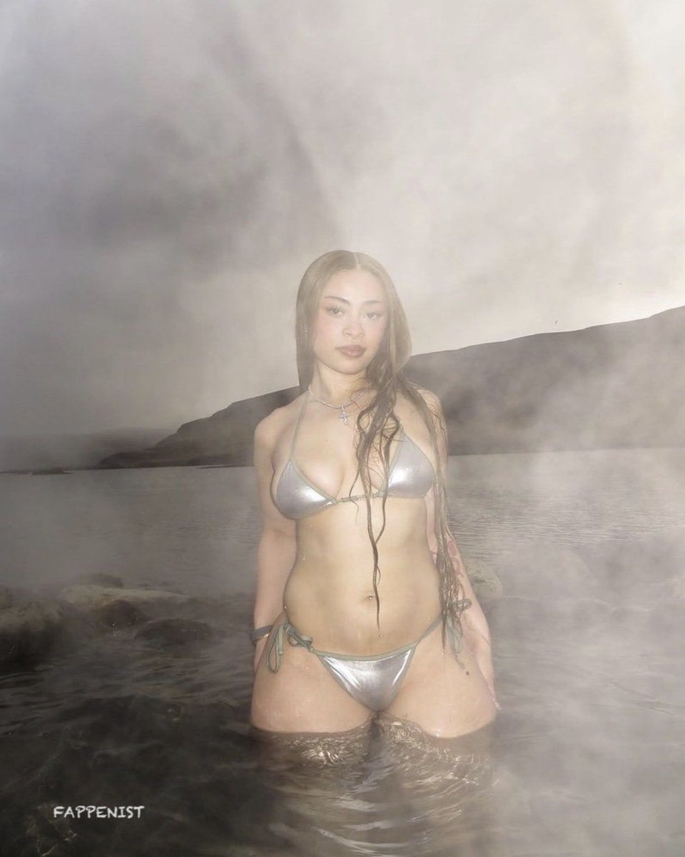 Goonr4fun's tweet photo. Ice Spice showing off in Iceland 

#goon #nsfw https://t.co/moQyUs7ysJ