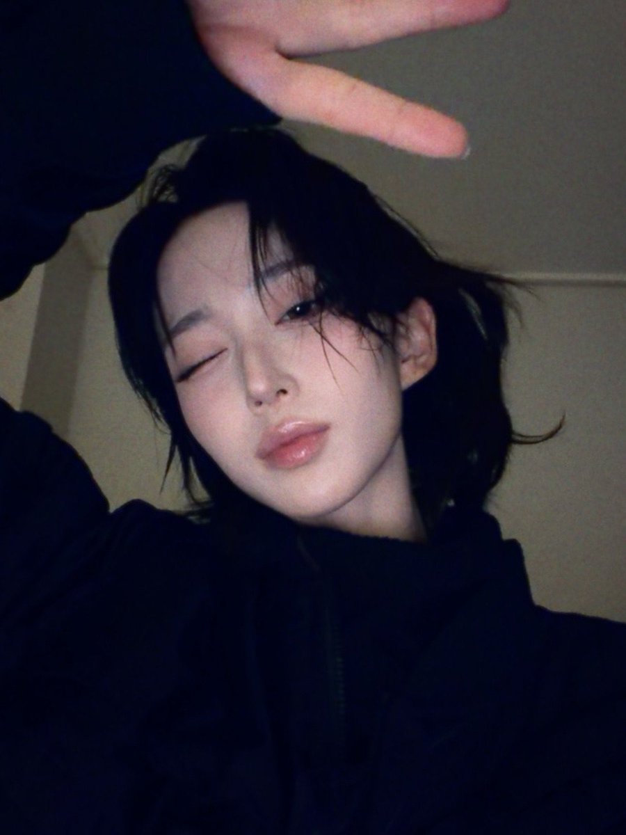 kyujst's tweet photo. whats stopping them from letting masc haewon on stage https://t.co/ZWIKDpTAVp