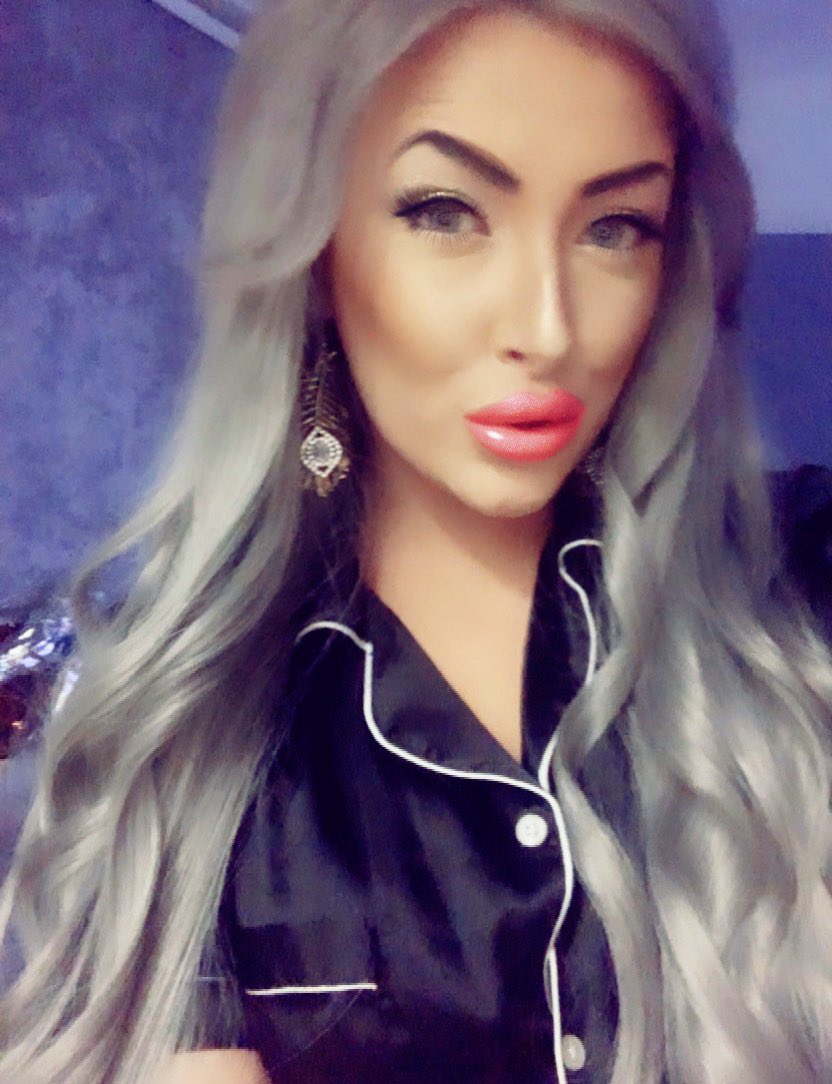 Greedybitch199's tweet photo. Doing video response drains 

Who’s next ?

@rt_feet @Brun0Parent @dommes_rt @thefindompage

#findom #findomme https://t.co/BUQJzANodT