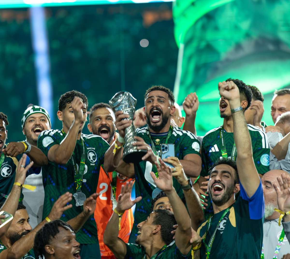 SaudiNT's tweet photo. يامنتخبنا يامحقق الآمال
«حققت» أملنا.. برجالك الأبطال 🏆 
#الأخضر_بطل_الخليج | #هذا_الأخضر https://t.co/zeZYd91nnY