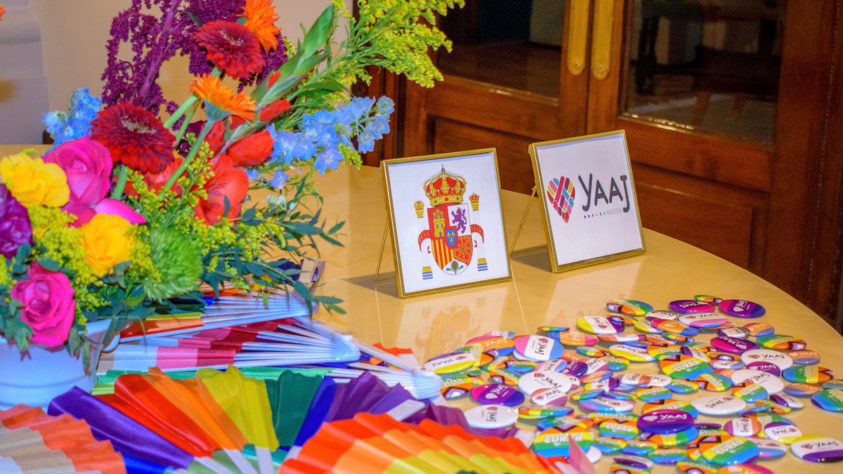 YaajMexico's tweet photo. 🏅📰 #LoPersonalEsPolítico 🇲🇽🤝🇪🇸 Hay luchas que nacen en comunidad, crecen desde los territorios y con los años son reconocidas por su impacto. Hoy esa historia recibe un reconocimiento especial: el Gobierno de España distinguió a nuestro fundador y Director, @ivantagledurand, con la Encomienda de la Orden del Mérito Civil por más de 15 años de trayectoria en la defensa y promoción de los derechos humanos.