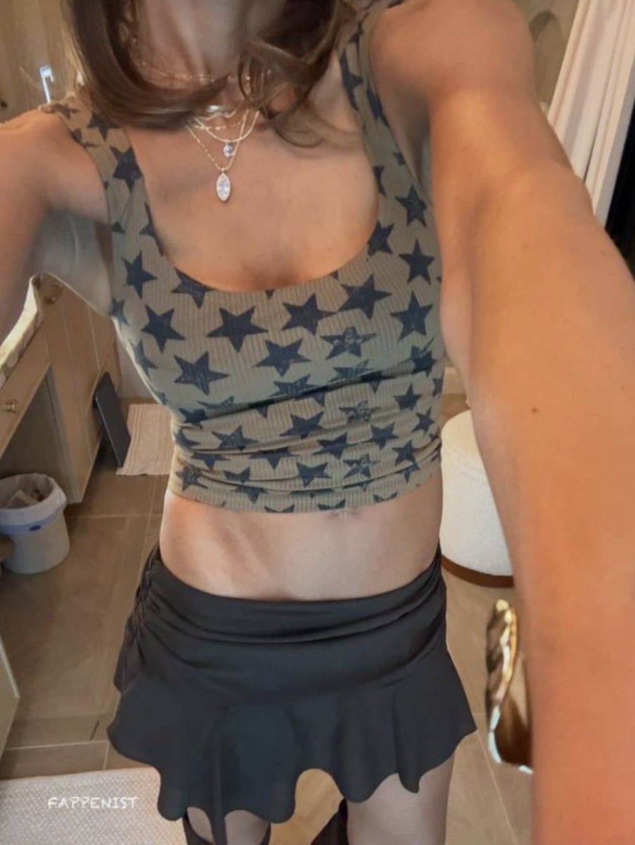 Goonr4fun's tweet photo. Jessica Alba showing off her tits and abs 

#goon #nsfw https://t.co/49e5RHJMW7