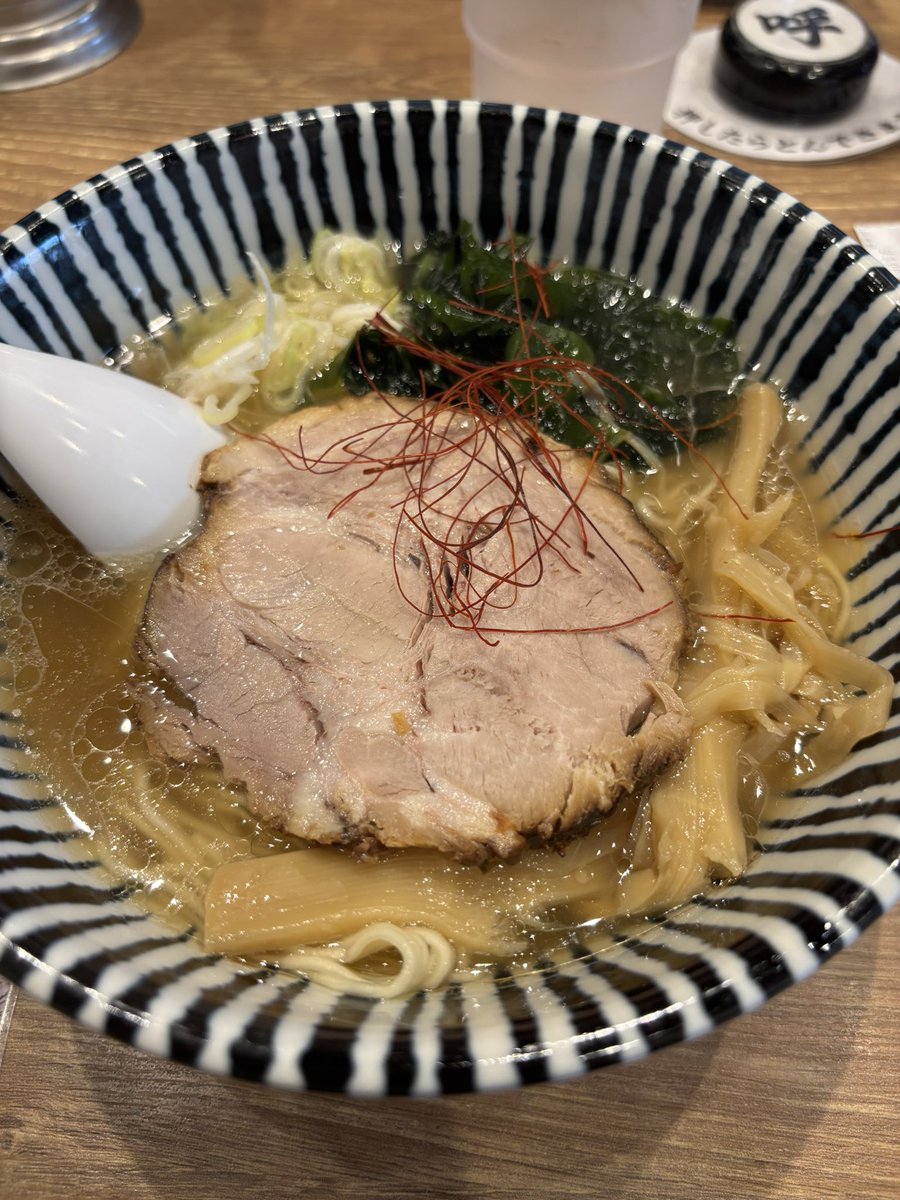umi38's tweet photo. 小川系限定巡り
橋本の丸にたちばなさんにて、あご出汁らーめん。
高幡不動のらーめん専門店小川さんにて、しじみらーめん。
どちらもあっさりながらも、出汁の旨味が存分に味わえ、とても美味しかったです。ご馳走様でした。 https://t.co/krX2mgHSgA