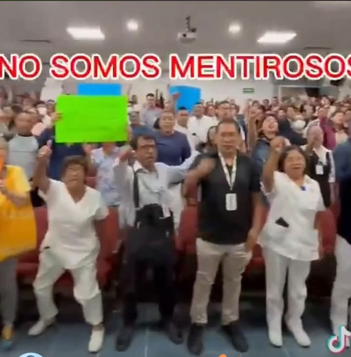lamusitapg's tweet photo. Hospitales en crisis, desabasto crónico y delincuencia desatada. A la zacatecana @rocionahle le quedó enorme gobernar Veracruz. Minimizar el sufrimiento de los pacientes llamándolo "show" es el colmo de la insensibilidad. Exigimos seguridad y medicinas ya. #Veracruz #Nahle https://t.co/bl8gC3irAl