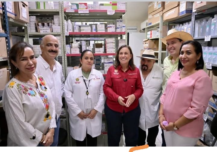 lamusitapg's tweet photo. Hospitales en crisis, desabasto crónico y delincuencia desatada. A la zacatecana @rocionahle le quedó enorme gobernar Veracruz. Minimizar el sufrimiento de los pacientes llamándolo "show" es el colmo de la insensibilidad. Exigimos seguridad y medicinas ya. #Veracruz #Nahle https://t.co/bl8gC3irAl