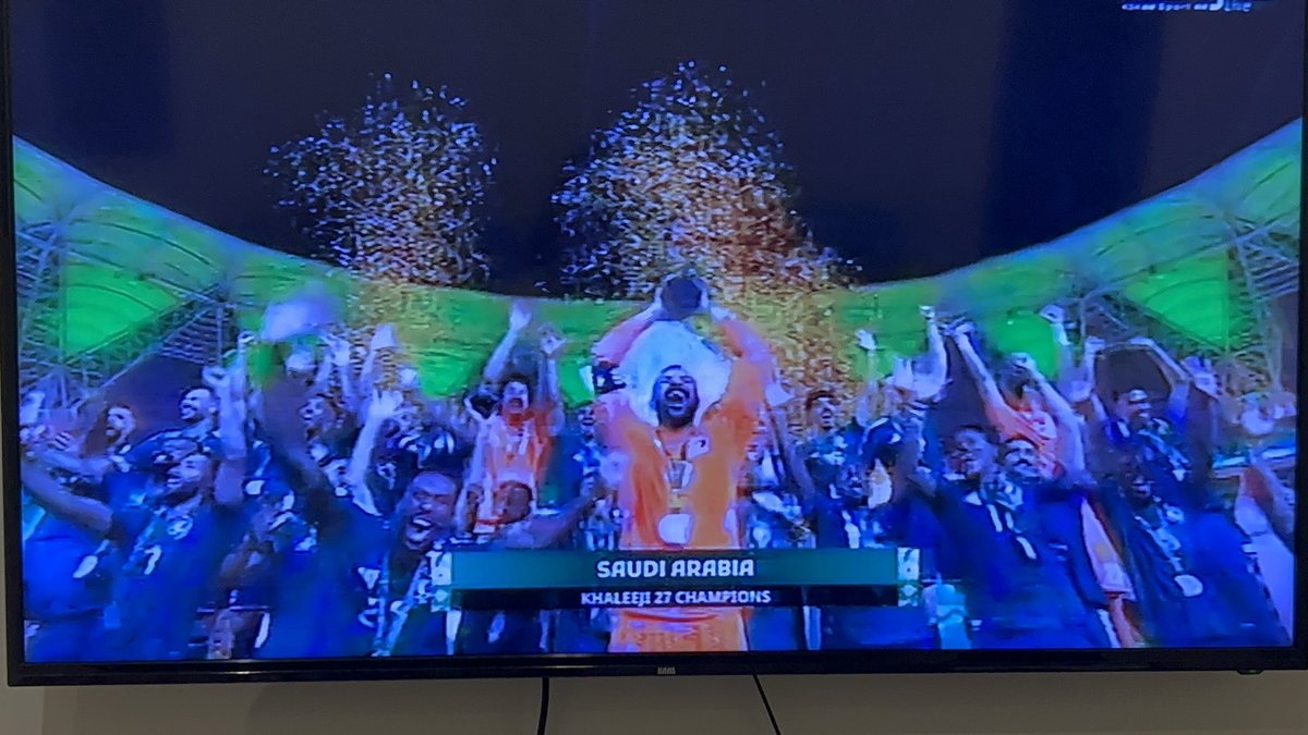 reemalthumali's tweet photo. ألف مبروك لصقورنا الخضر هذا التتويج أثبتوا فيه انكم الإعصار إلي مافي شي يعيقه و الله الله يا منتخبنا 🇸🇦🇸🇦#خليجي_الديار_العربية_27 #خليجي٢٧ #أهلاً_بالخليج #Gulfcup https://t.co/fJ3BvGz0qp