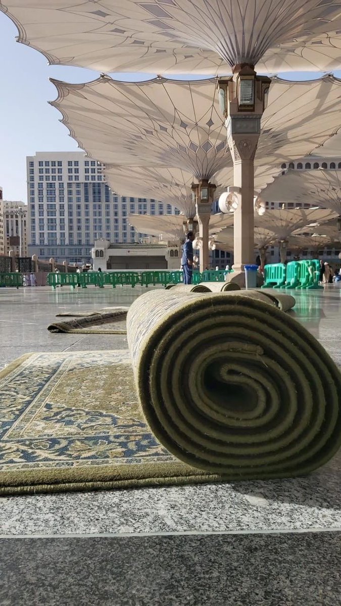 t_3r0's tweet photo. لو كان للسكينة موطن لكانت المدينة 🤍🕊
ففيها من الطمأنينة مايربط على القلوب ...
ومن السكينة مايداوي الأرواح ...
ومن الرحمه مايفيض على كل من أحبها ..
ومن الأنس مايداوي وحشه هذه الدنيا ...
الحمدالله على نعمه سُكن المدينه https://t.co/LweQ7u5i1e