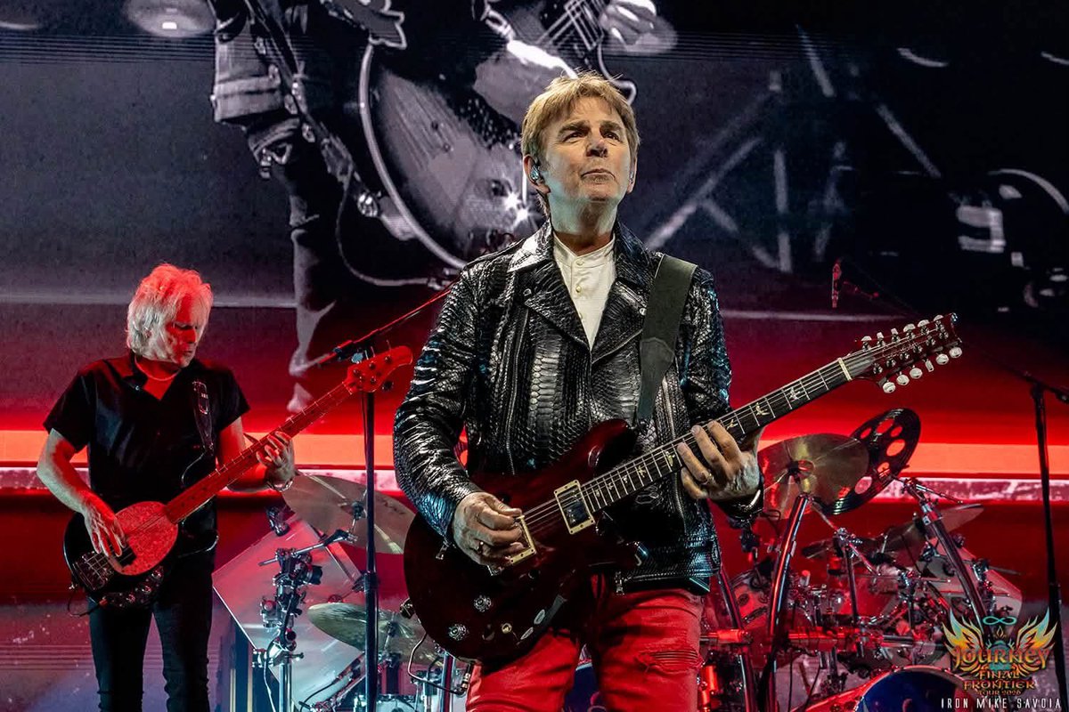 TheJonathanCain's tweet photo. Thank you to EVERYONE that rocked out with us in Chicago! https://t.co/bg7lZ9IDEl
