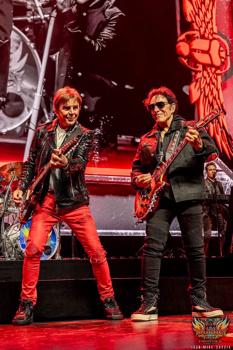 TheJonathanCain's tweet photo. Thank you to EVERYONE that rocked out with us in Chicago! https://t.co/bg7lZ9IDEl