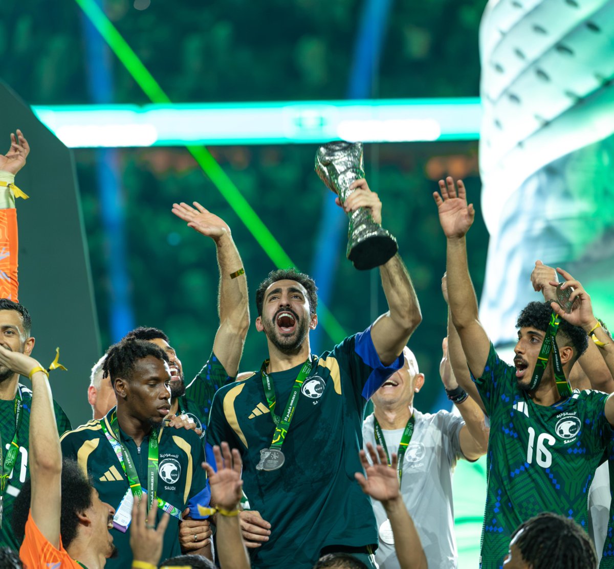 SaudiNT's tweet photo. إعصار..
وخّر عن طريقه 😍🏆
#الأخضر_بطل_الخليج | #هذا_الأخضر https://t.co/QmKARvgZUi