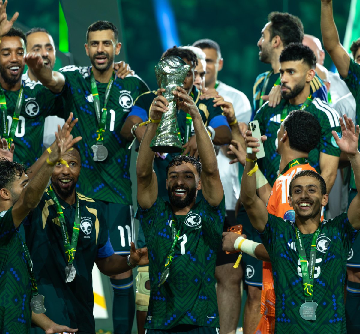 SaudiNT's tweet photo. إعصار..
وخّر عن طريقه 😍🏆
#الأخضر_بطل_الخليج | #هذا_الأخضر https://t.co/QmKARvgZUi