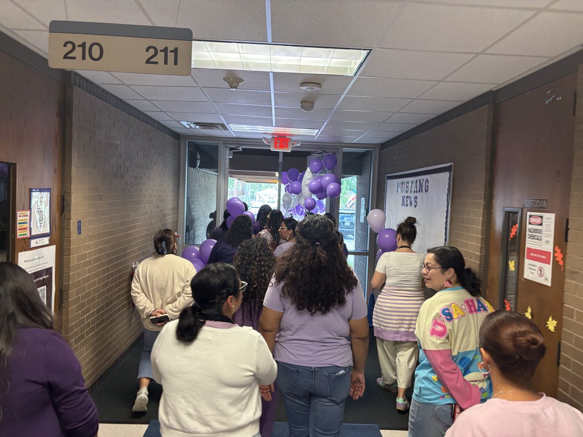 O_L_Mayers's tweet photo. This #NationalPrincipalsMonth, we lovingly remember a principal who knew how to #LeadWithJOY. We are grateful for the 28 years she shared with @AliefISD. Her legacy lives on in the @Martin_Mustangs students, staff, and families whose lives she touched. Forever in our hearts. 💜 https://t.co/LTEJkipHuA