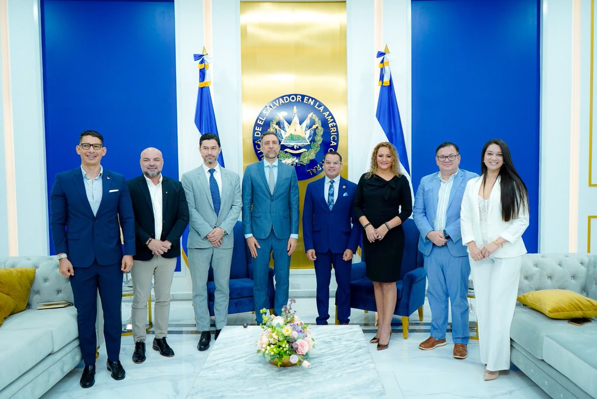 UKinElSalvador's tweet photo. El Embajador @Ramin_Navai sostuvo un productivo encuentro con diputados de la Asamblea Legislativa que conforman el Grupo de Amistad Parlamentaria Reino Unido-El Salvador para explorar  oportunidades de cooperación e intercambio de experiencias en áreas de interés común 🇬🇧🤝🇸🇻 https://t.co/Tlz0WNzPne
