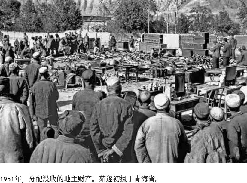 zhoujunhong2024's tweet photo. 周君红：我为什么反对毛泽东发动土改、打地主？

在当代中国的历史与政治叙事中，土地改革常被官方塑造成一场让亿万农民“翻身做主人”的伟大壮举。然而，当我以法律人与历史研究者的双重视角，重新审视这场席卷中国乡村的旷日持久的运动时，我所看到的并非正义的曙光，而是一场由毛泽东及中共精心策划的、充满极权暴力与政治欺骗性的历史浩劫。

我之所以坚定地反对毛泽东当年发动的“打土豪、分田地”的土改运动，绝不是因为我反对农民拥有土地，而是因为这场土改在法理上彻底颠覆了“私有财产神圣不可侵犯”的现代文明基石。更本质的是，它以无情的阶级狂热，彻底摧毁了中国传统乡村数千年沉淀的道德底线、文化精英与社会秩序。

一、 中共极权暴政的本色：随意剥夺生命、自由与财产的残暴性

1950年6月30日，中共当局公布《中华人民共和国土地改革法》，明确提出“废除地主阶级的土地所有制，实行农民的土地所有制”，并规定没收地主的土地、耕畜、农具、多余粮食以及农村中的多余房屋。如果仅在经济学或政策层面讨论土地重新分配，这本可成为一个制度探讨问题。

但现实中的土改，绝非一次和平的土地重新分配。它伴随着狂热的政治动员、残酷的阶级斗争与无情的财产剥夺，引发了大规模的非正常死亡，演变为一场彻底剥夺基本人权的血腥暴政。

1. 践踏“私有财产神圣不可侵犯”的文明底线

自古以来，“有恒产者有恒心”。中国传统乡村的地主与富农，其土地和财产绝大多数源于祖传家业、在外经商做官积累，或是依靠勤劳节俭、善于经营而积攒的不动产。这些财产在交易与过户中皆签署契约、按章纳税，并由政府颁发产权证，属于完全合法、合理的私有财产。

毛泽东的土改运动，打着“革命”的旗号，以行政力量与暴力打手将谋财害命、杀人越货颠倒为备受赞扬的正义事业。这种对个人私有财产权的野蛮剥夺，彻底摧毁了市场经济与法治社会的根基，为日后中国乡村长期陷于贫困与制度化剥削埋下了祸根。

如果一个社会为了实现所谓“公平”，允许国家以政治标签决定谁可以活着、谁必须失去财产，那么这种“公平”本身就已经失去了最基本的正义基础。

2. “按比例杀人”与非人道的系统性屠杀

1950年6月30日，毛泽东在《对皖南区党委、军区党委关于土地改革问题的报告的批语》中，亲自指示“杀一批坏蛋”，以推进土地改革斗争。

根据高王凌、宋永毅、谢幼田等历史学家的严谨估算，在暴力土改中，中国地主阶级及非正常死亡人数高达200万至500万人。这是中共建政后非正常死亡人数最高的一次政治浩劫。

在这场运动中，“杀地主”演变成了按比例、按名额分配的任务。在毛泽东等高层“杀一批坏蛋”及“村村流血、户户斗争”的极左指令下，地方干部“宁左勿右”。许多地区为了凑足指标，甚至将富农、中农乃至贫农强行划为打击对象，实施肉体消灭。

3. 酷刑、性暴力肆虐，法治荡然无存

土改运动完全脱离了法治轨道。在所谓的“批斗大会”上，拳脚、皮鞭、砸核桃、开膛破肚、活埋等惨无人道的酷刑肆意横行；对女性地主及其亲属，强奸、轮奸与性虐待时有所闻。

被划定为“地主”、“富农”的人及其后代，沦为政治上的贱民阶层，在随后的数十载政治运动中，生命安全与基本人权得不到丝毫保障。

二、 政治审判与身份原罪：把“地主”变成可以任意剥夺权利的人

土改时期，农村人口被强行划分为雇农、贫农、中农、富农和地主等不同阶级成分。一旦被划入“地主”或政治打击对象，个人及其家庭成员面对的就不再只是经济上的财产剥夺，而是长期的政治歧视与社会排斥。

这就是我作为一个法律人尤其不能接受的地方：法律应该审查人的具体行为，而不是审判人的出身。

一个人究竟有没有犯罪，应当看他实施了什么行为、造成了什么后果，而不能仅仅因为他拥有多少土地、出生于什么家庭，就被预先定义为“有罪”。如果一个人确实实施了侵害他人的行为，应当依法追究责任；如果只是因为拥有较多土地，就可以被剥夺财产甚至生命，那么这不是现代意义上的法治，而是政治权力对法律的野蛮践踏。

从土改的逻辑中，我们可以清楚地认识到：当法律被政治目标完全支配时，法律就会从保护权利的武器，沦为剥夺权利、维护暴政的凶器。

三、“先分后收”的深度陷阱：农民受了双重欺骗

如果说暴力是土改的硬伤害，那么欺骗性则是其最深沉的制度陷阱。正如学者颜昌海与评论家陈破空所指出的，土改本质上是一场对中国广大农民实施的“双重欺骗”。

1. 第一次欺骗：以“分地”为诱饵，索取“血肉投名状”

1949年前后，中共面临严重的财政危机与军事动员压力。为了解决军粮军饷、动员农民参军（如抗美援朝），毛泽东延续了井冈山时期的“打土豪”逻辑，将土地作为招揽与煽动农民的筹码。

历史学家秦晖的分析切中要害：流血土改的目的，是为了逼农民交“投名状”。通过在村庄里制造血案、打死地主，强迫农民参与瓜分浮财，使农民再无退路，只能将自己的命运与中共的红色政权绑死在一起。

2. 第二次欺骗：“先分后收”，农民最终一无所有

1950年《土地改革法》所规定的是“农民的土地所有制”。但这种私人土地所有制仅仅维持了不到两年。土改尚未结束的1951年9月，中共便召开第一次农业互助合作会议；1953年起，又通过“农业合作化”、“人民公社”及农产品统购统销政策，强行收回了农民对土地的所有权、使用权与经营权。

土地从地主手中夺走，短暂地经过农民的手，最终全数归入国家与“集体”囊中。农民不仅没有成为土地的主人，反而沦为无法自由流动的“农奴”。农民受了双重欺骗：第一次是被分地，第二次是被收地，最后两手空空，一无所有。

至今，中国农村土地仍实行集体所有制，农村土地并不是农民个人可以自由处分的私人所有财产。现行宪法明确规定，农村和城市郊区的土地，除由法律规定属于国家所有的以外，属于集体所有；宅基地和自留地、自留山，也属于集体所有。

如果毛泽东当年真正的目标是让农民成为土地的主人，那么为什么后来又要彻底取消农民的土地私有权？

四、 毁灭乡村精英，流氓无产者登台与乡村道德崩塌

土改运动对中国社会最深远、最难以愈合的创伤，在于它人为制造仇恨，彻底摧毁了中华民族数千年来延续的乡村文化生态与道德秩序。

1. 彻底消灭乡村精英阶层与生产力

中国传统乡村中的地主与乡绅，往往是集政治、经济与文化精英于一体的群体。他们大多接受过儒家思想教化，在乡村中扮演着助教兴学、救灾赈灾、修桥补路、调解纠纷的中流砥柱角色。

暴力土改将这批具备文化素质、管理经验与道德声望的乡绅阶层彻底消灭，不仅极大地破坏了农业生产力（造成经营型人才断层），更割断了中国乡村传统文化的脉络。

2. 基层领导的“恶质化”与道德沦丧

为了推进土改，中共大量依靠乡村中的流氓无产者（痞子、地痞、无业流民）充当打手、冲锋陷阵。土改后，这批“苦大仇深”的土改积极分子纷纷入党做官，摇身一变成为村支书、村长。这些人大多是一字不识的文盲，却洋洋得意上台作报告，开口第一句便是：“我是个大老粗，只晓得三担牛屎六箢箕！”不以无知为耻，反以粗鄙为荣！

乡村治理权落入无文化、无道德、专横跋扈的痞子恶棍手中，从此造成农村基层领导的彻底恶质化。

土改将谋财害命、抢劫瓜分颠倒为正义事业，打破了“尊老爱幼、礼信仁义”的传统道德，树立了“以穷为荣、以富为恶”的扭曲价值观。自此，人心涣散，争斗与尔虞我诈大行其道，今日中国社会人欲横流、道德沦丧的祸根，皆源于此。

五、 权力的蔓延与暴力的反噬：从土改走向全社会惨剧

作为一名法律人，我深知当国家权力打破了“人权不可侵犯”的底线后，暴力的逻辑绝不会止步于农村。

今天清洗的是地主与富农，明天是工商业者与资本家，后天是知识分子与异议人士。当一个体制把阶级斗争和政治清洗变成常态，清洗的对象只会不断扩大。

从土改、镇反、三反五反，到肃反、反右运动、大跃进与人民公社化，再到狂热至极的文化大革命……一场接一场的政治运动环环相扣，将整个国家彻底推入了无休止的内耗与灾难之中。

最终，在狂热暴力的吞噬下，从平民百姓到开国元勋，无人能够置身事外。当权力可以随意定义“敌人”，就没有任何人能够保证自己永远不会成为下一个。

这一残酷的历史过程，深刻印证了德国马丁·尼莫拉牧师那段著名的警世名言：“起初他们追杀共产主义者，我没有说话——因为我不是共产主义者；接着他们追杀犹太人，我没有说话——因为我不是犹太人；后来他们追杀工会成员，我没有说话——因为我不是工会成员；此后他们追杀天主教徒，我没有说话——因为我是路德教徒；最后他们奔我而来，再也没有人站出来为我说话了。”

保护敌人的基本权利，本质上就是保护我们自己的安全；捍卫地主和资本家的合法财产权与生命权，绝不是为了为某个阶级唱赞歌，而是为了守住“任何国家权力都不得凌驾于基本人权之上”的最后防线。

当社会默许一部分人的权利可以被政治需要随意剥夺时，实际上就等于为日后毁灭所有人的权利预先签发了许可。

六、真正的土地改革与法治反思：我们应当追求怎样的社会？

我不反对土地改革，但反对以暴力和欺骗推动制度改革；我不反对消除贫困，但反对以剥夺他人生命与财产的方式来制造所谓的公平。

贫困农民需要土地，可以通过合法征收、合理补偿、土地交易、税收改革、信贷支持等方式逐步解决。保障穷人的利益，不意味着必须先消灭富人的财产；让穷人拥有更多机会，也不等于必须让另一个人失去生命。

真正文明与法治的制度，应该努力做到：穷人能够通过劳动与合法产权改善生活；富人能够合法保护自己的财产；政府能够通过税收和公共政策调节贫富差距；发生财产争议时，由独立、公正的法律程序解决；而不是发动群众互相斗争，再由政治权力决定谁应该失去一切。

私有财产权不仅仅是“拥有多少财富”的经济问题，更是决定一个人能否拥有独立人格与自主生活的宪政问题。

如果财产权完全取决于政治权力的许可，那么所谓的“财产”不过是权力暂存的筹码，根本无法成为稳定的法治权利；当财产权沦为泡影，个人自由与尊严更无从谈起。

七、重审“地主”与正义的回归

“地主”首先是一个经济身份，而不是一个天然的道德罪名。一个人拥有土地，并不意味着他天然邪恶；一个人贫穷，也不意味着他天然善良。真正应该受到法律评价的，是人的具体行为，而不是他的财富和出身。

毛泽东发动的土改，从来不是一场为了“解放生产力”或“还土地于农民”的伟大革命，而是一场以阶级斗争为名、剥夺基本人权、没收私有财产、巩固专制统治的政治浩劫。它滋长了毛泽东绝对权威的膨胀，为随后的大跃进、人民公社化运动乃至饿死数千万人埋下了伏笔。

站在历史与法治的审判台前，我们必须揭开这场假借“革命”之名的集体罪恶。

唯有彻底清算土改在法治、人权与道德上留下的恶果，捍卫私有财产神圣不可侵犯的铁律，回归对生命的敬畏与对法治的信仰，真理的光，才终将照亮历史的渊谷。神州大地才能迎来真正的伟大复兴！

愿天佑中华，光照万邦！