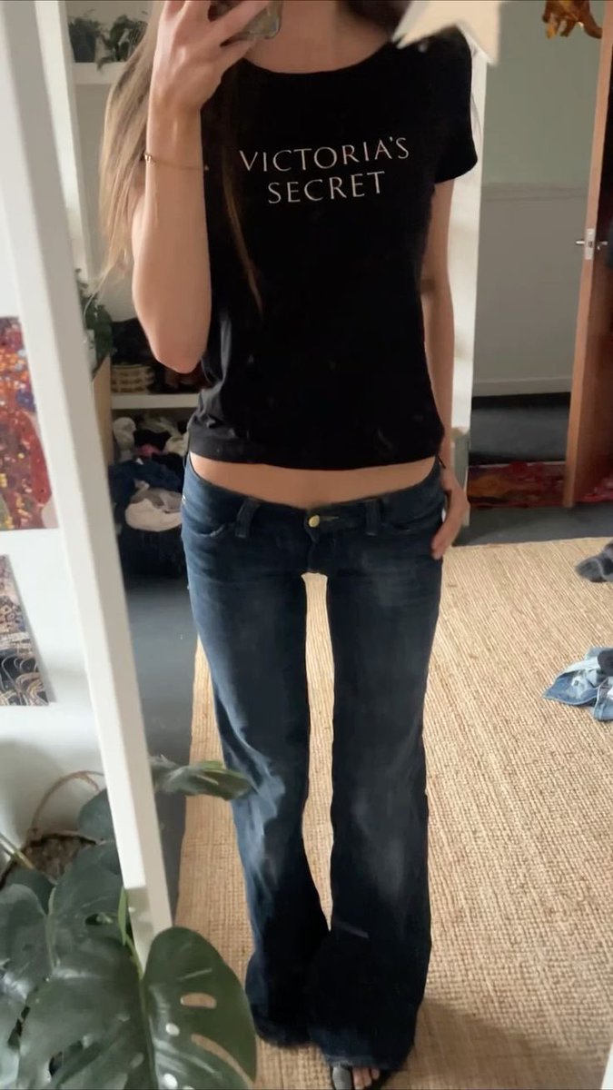 doekiisses's tweet photo. slim thighs in jeans ughhh i need my thighs to looks slim when i wear jeanssss https://t.co/YrpIEOWbdi