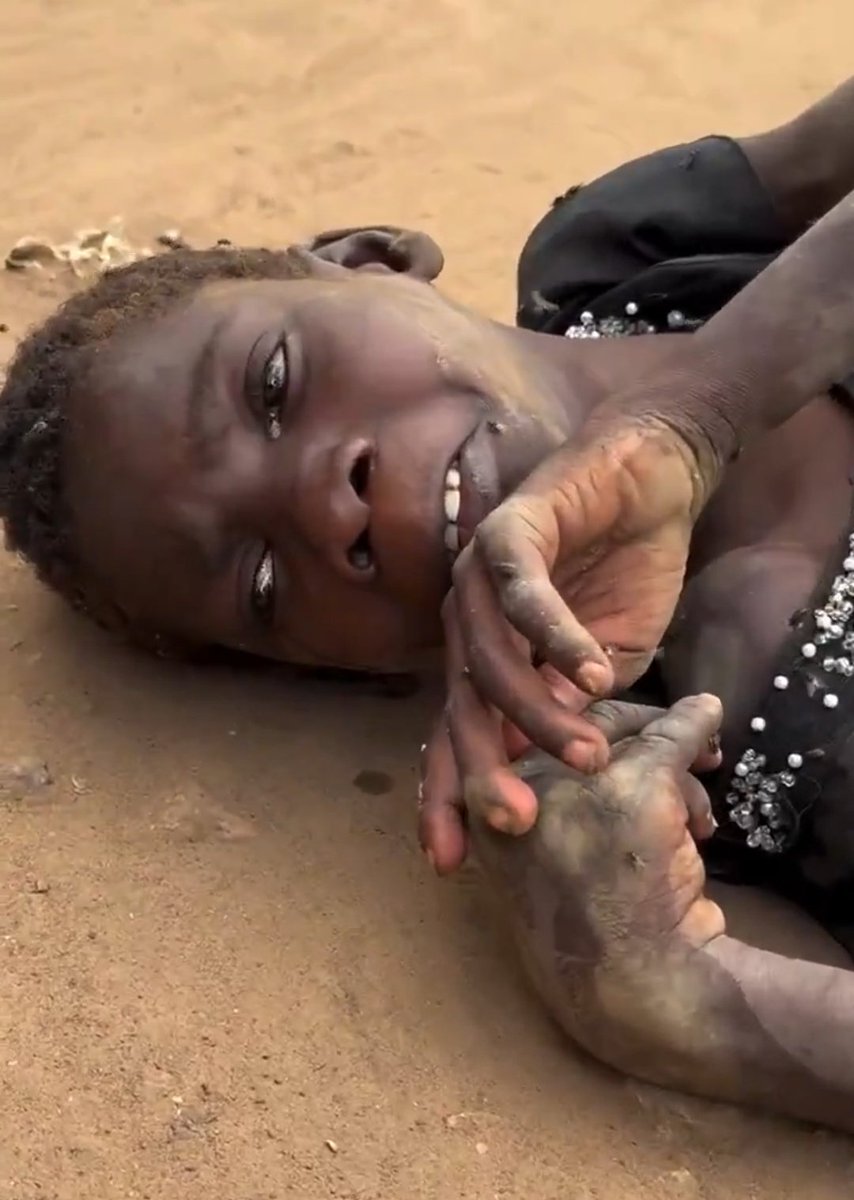 ros_sara2002's tweet photo. It's as if Sudan isn't a Muslim country... we'll be held accountable for our silence about it. Beware of forgetting Sudan. https://t.co/nVVxsv4zFD