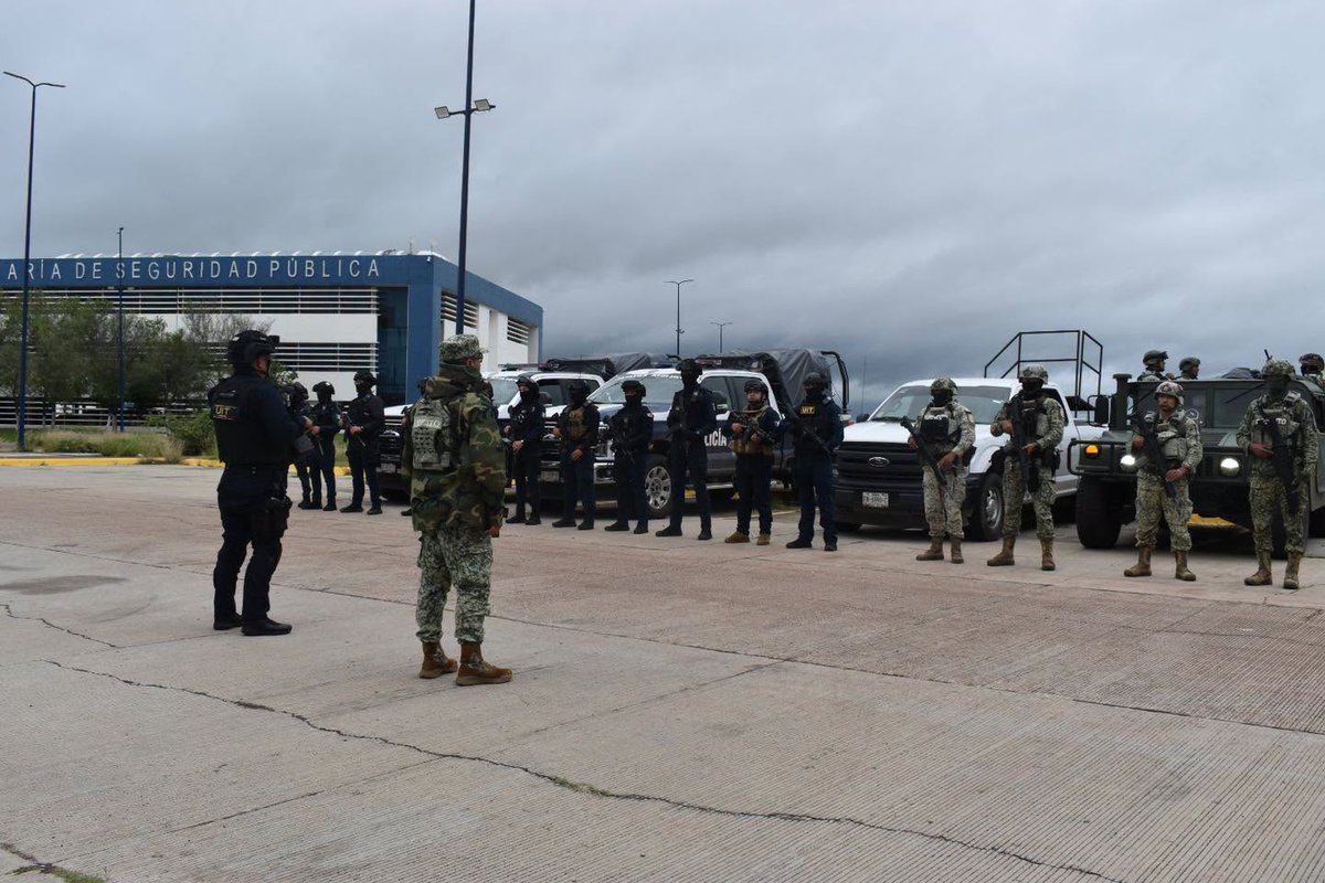 sspdgo's tweet photo. Coordinadamente @Defensamx1 y #SSPDgo pusieron en marcha la BOI en toda la zona limítrofe de #Durango con Zacatecas, Jalisco y Nayarit, donde también las secretarías de seguridad de esas entidades están participando en este operativo. ➡️Nota Inf.⤵️
https://t.co/jkgKtKAtcr https://t.co/Gy0LZLRGaS