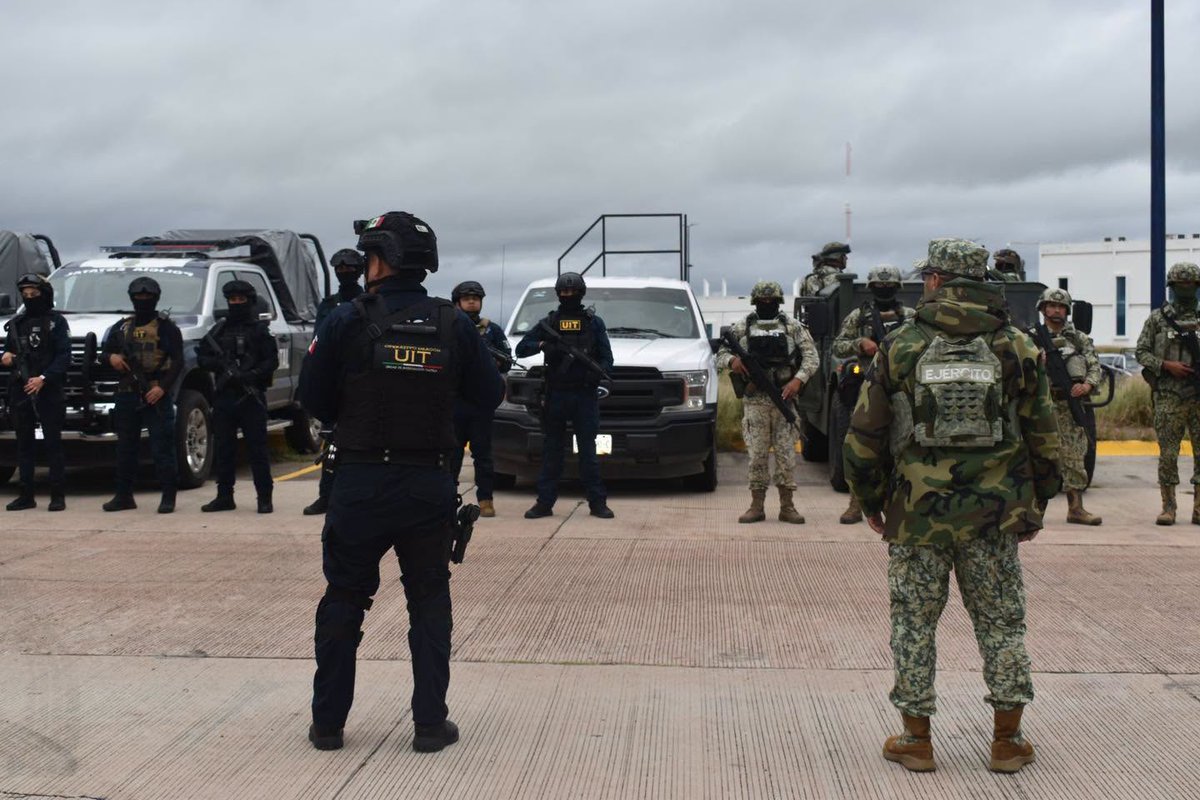 sspdgo's tweet photo. Coordinadamente @Defensamx1 y #SSPDgo pusieron en marcha la BOI en toda la zona limítrofe de #Durango con Zacatecas, Jalisco y Nayarit, donde también las secretarías de seguridad de esas entidades están participando en este operativo. ➡️Nota Inf.⤵️
https://t.co/jkgKtKAtcr https://t.co/Gy0LZLRGaS