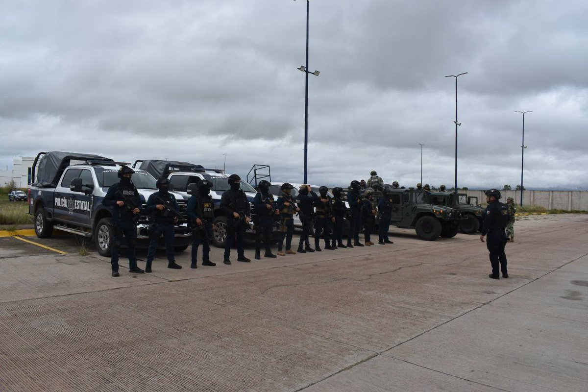sspdgo's tweet photo. Coordinadamente @Defensamx1 y #SSPDgo pusieron en marcha la BOI en toda la zona limítrofe de #Durango con Zacatecas, Jalisco y Nayarit, donde también las secretarías de seguridad de esas entidades están participando en este operativo. ➡️Nota Inf.⤵️
https://t.co/jkgKtKAtcr https://t.co/Gy0LZLRGaS