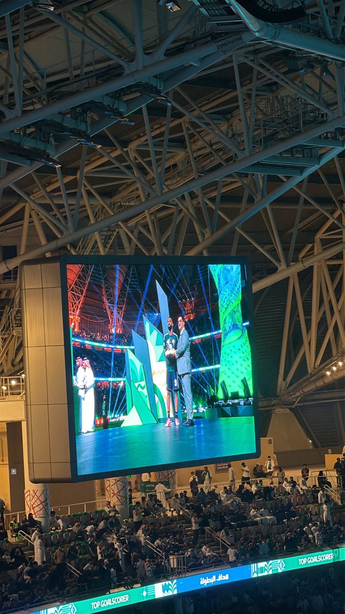 9i_8e's tweet photo. العازف 🎻💚💚💚💚 https://t.co/VijJxZ1J5e