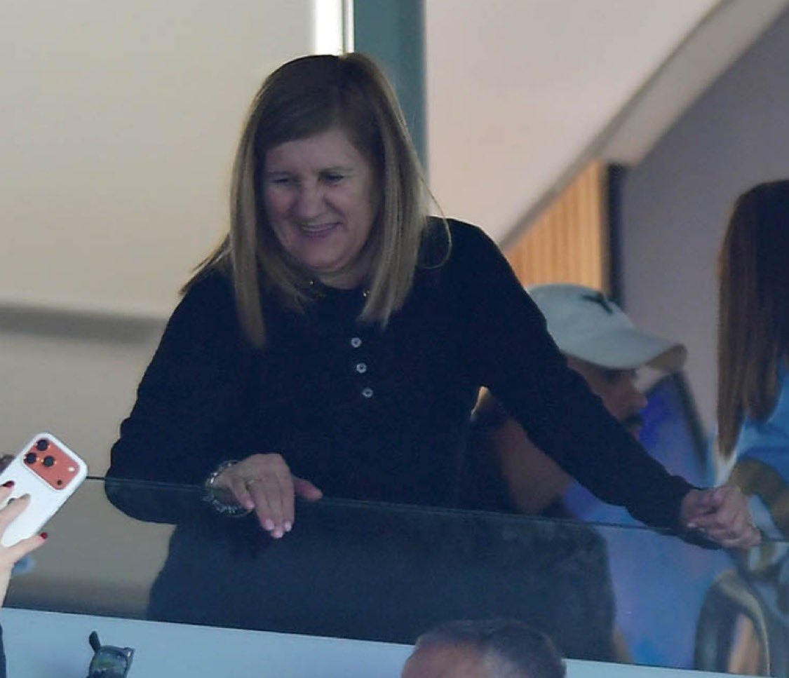 it_Rutie's tweet photo. Messi’s mum is in the stands to witness her son’s farewell. 😭❤️🇦🇷 https://t.co/gTFBTCDD9L