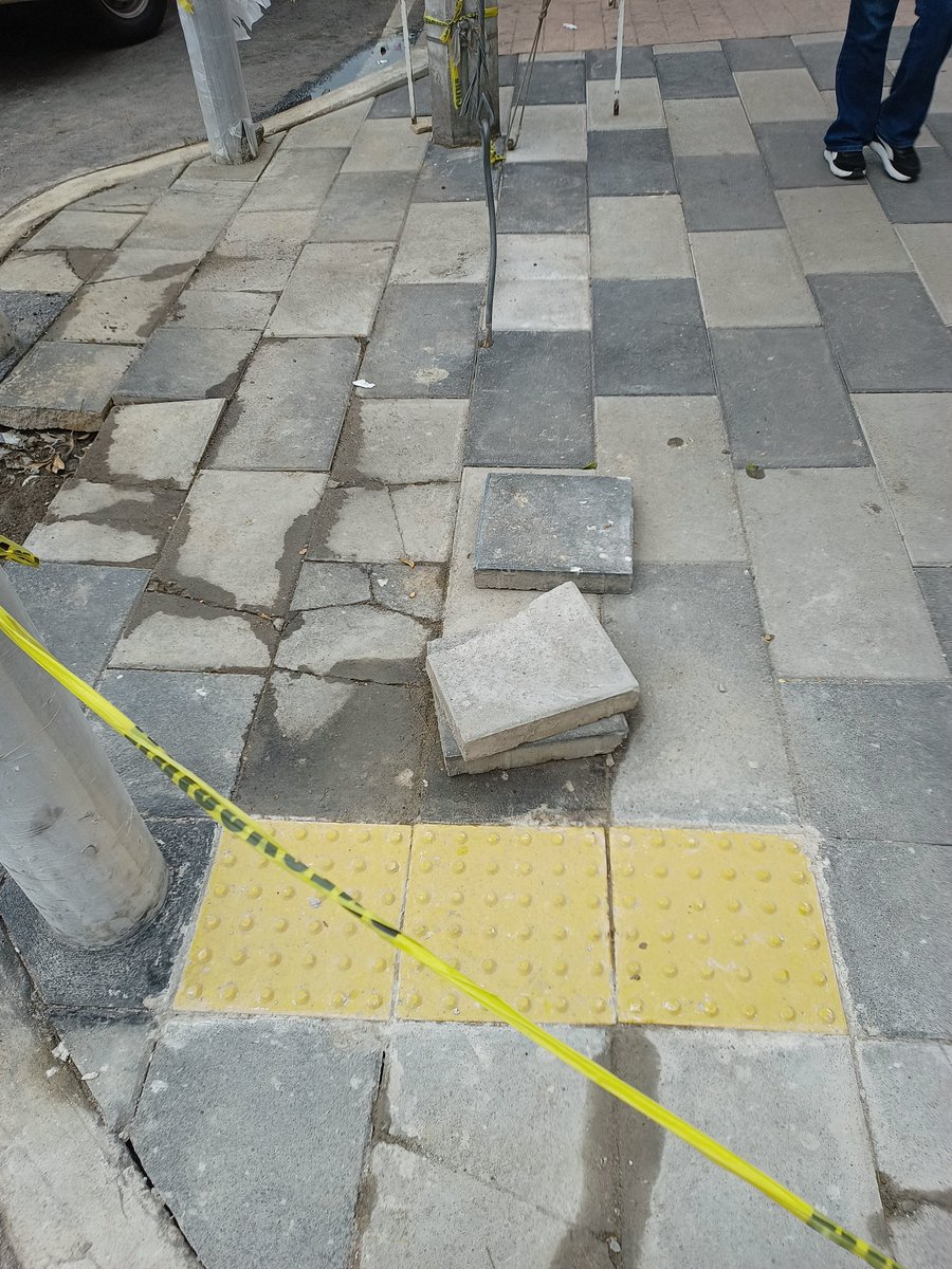 alvaro_aranda19's tweet photo. Vean los trabajos MAL HECHOS de la @AlcaldiaMHmx , que administra @mauriciotabe .
Y aún así hay gente que le cree....
#veteya #adios #atoleconeldedo https://t.co/p9bhH1mfVe
