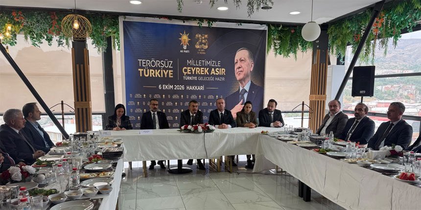 CumhurDemir_'s tweet photo. 📍 Hakkari

Millî Eğitim Bakanımız Sayın Prof. Dr. @Yusuf__Tekin ve İl Başkanımız Sayın @KayaZeydin’in katılımlarıyla; sivil toplum kuruluşlarımız, oda ve sendika temsilcilerimizle bir araya geldik.

Terörsüz Türkiye, kardeşlik ve birlik hedeflerimizi istişare ettik. Türkiye Yüzyılı Maarif Modeli ile evlatlarımızın geleceğini, köklerimizden aldığımız güçle inşa ediyoruz.

Cumhurbaşkanımız ve Genel Başkanımız Sayın Recep Tayyip Erdoğan’ın liderliğinde; huzur, kardeşlik ve birlik iklimini hep birlikte büyütmeye devam edeceğiz.
 
Kıymetli Bakanımıza ve tüm katılımcılarımıza teşekkür ediyorum.

@RTErdogan
 @Akparti
@abuyukgumus 
@MustafaAlkayis 
@byildiz63