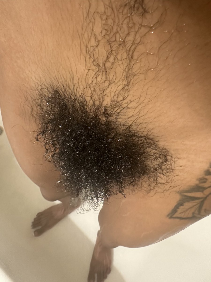 MommyHairy's tweet photo. would you let me sit my bush on your lips ? https://t.co/NPp9v0jJcn