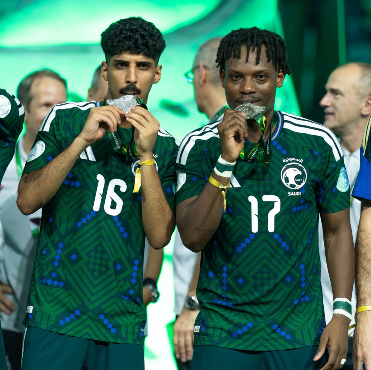 AFCStudio1's tweet photo. فرحة ريان حامد و زياد الجهني بالبطولة 🥇🤩. https://t.co/9vIiaalpDN