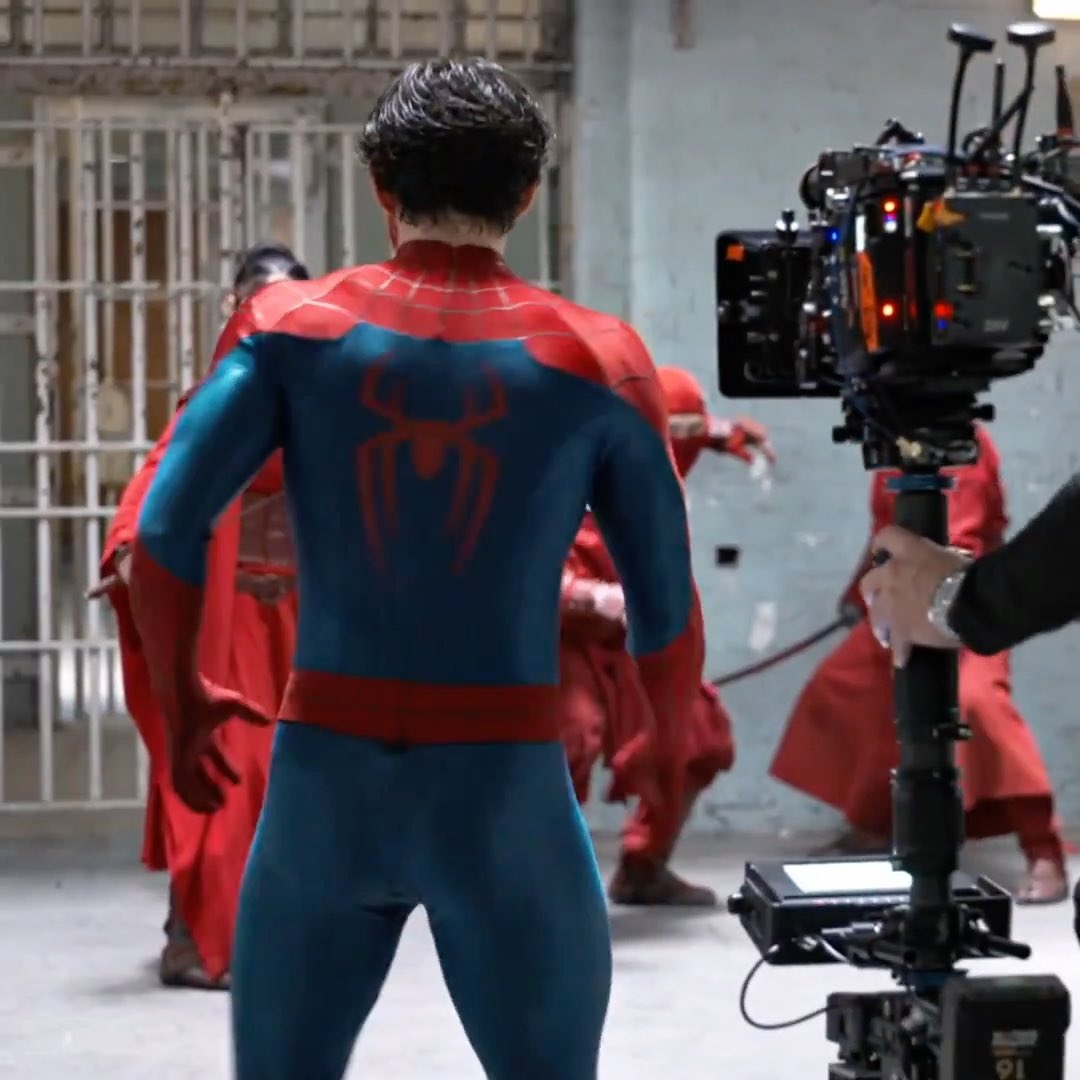 TomHolland4K's tweet photo. Tom Holland's thick thighs in and out of the Spider-Man suit 🥵

Thighs of thunder! https://t.co/8ow7M94pPn