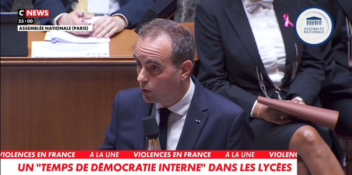 FredGaulois's tweet photo. En fin de semaine, les cours seront suspendus, décision du gouvernement pour je cite : marquer un "temps de démocratie interne" dans les lycées.
J'en peux plus de ces 🤡avec leurs mots qui n'ont aucun sens.
Du blablabla, la marque de fabrique de Macron! https://t.co/b8h1fkJ7HM