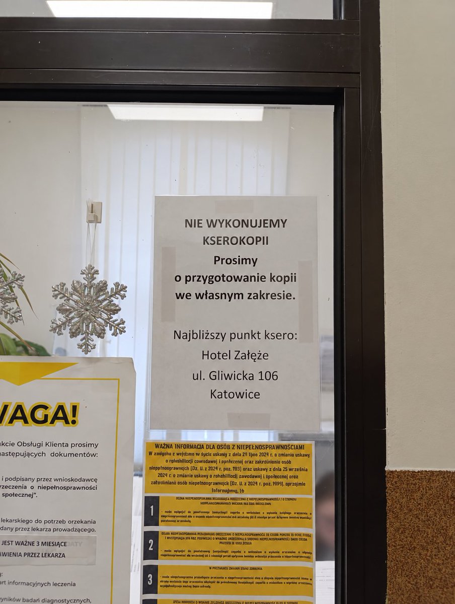 ObserwatoriumSW's tweet photo. „NIE WYKONUJEMY KSEROKOPII”.
Taką kartkę wywieszono w starej siedzibie MZON w Katowicach. Pracownicy twierdzili, że nie mają technicznych możliwości wykonania kopii i odsyłali interesantów do prywatnego punktu ksero.
@Monika24186103 @lgarczewski #niepełnosprawni #mzon #wzon https://t.co/Z2wBJYNc5r