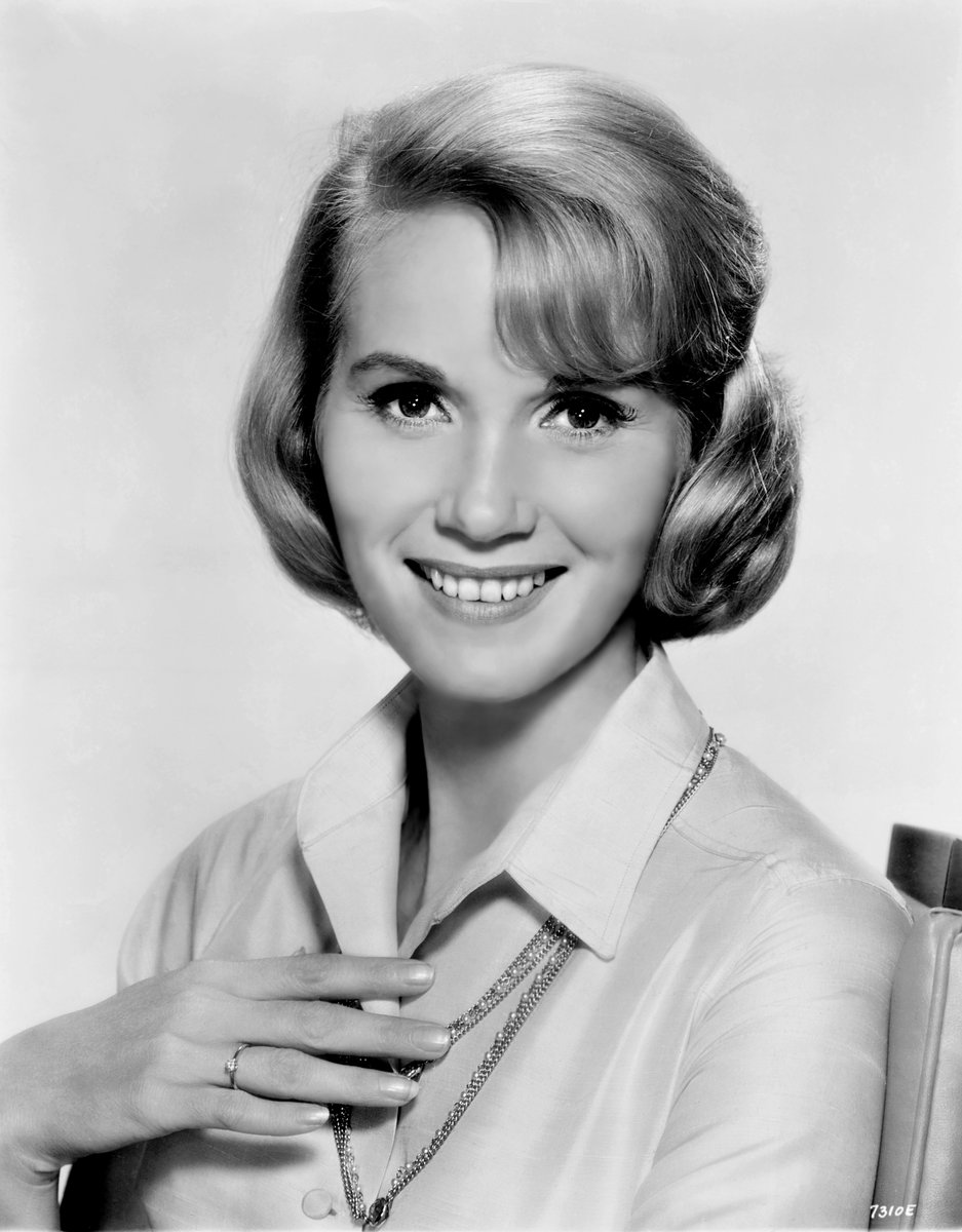 TheOldHollywood's tweet photo. RIP Eva Marie Saint, 1924-2026 https://t.co/TBWuZbbFE4