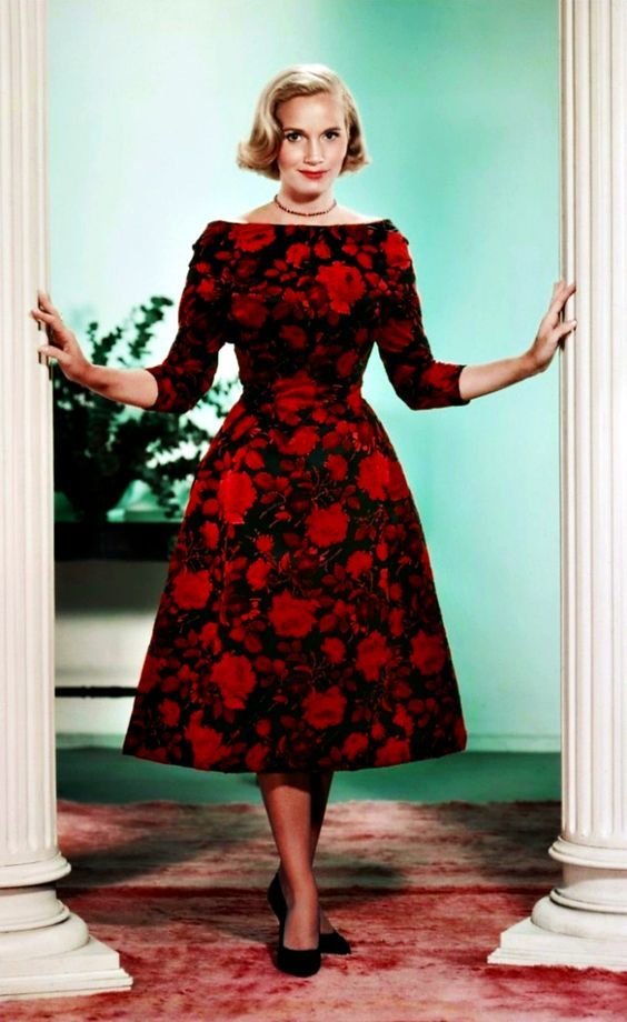 KerryBrown1291's tweet photo. It's with immense sadness that I share the news that Eva Marie Saint has died at the age of 102. A life very well lived, but still extremely upsetting. RIP Eva 😭💔 https://t.co/8X9JjARaMG