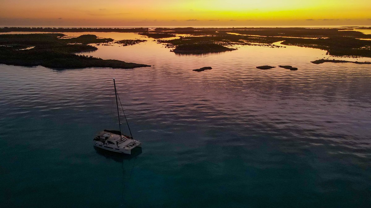 cuchovivas's tweet photo. Bahamas - Exumas Sunset Anchorage
DJI Air 2
4mm | f/2.8 | 1/15 sec | ISO 410
#Sunset #DronePhotography #AerialPhotography #Sailing #Catamaran #Seascape #DJI #Zimovia https://t.co/33ngki1zQK