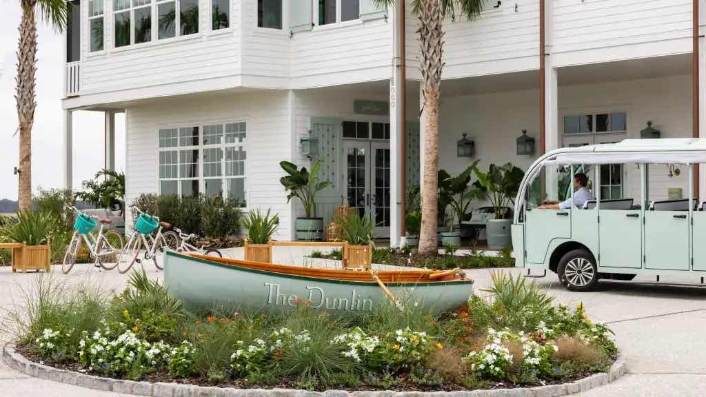 iflyCHS's tweet photo. The votes are in… Charleston, you’ve done it again. 🏆
 
Charleston has once again been named the Best Small City in the U.S. by Condé Nast Traveler readers, for the 15th time!
 
From touchdown to downtown, there’s a lot to love about Charleston, and we’re proud to connect travelers to an award-winning destination. ✈️💙
 
And there’s plenty more to celebrate across the Lowcountry, with local islands, hotels, and resorts earning top spots in this year’s Readers’ Choice Awards.
 
Congratulations, Charleston!