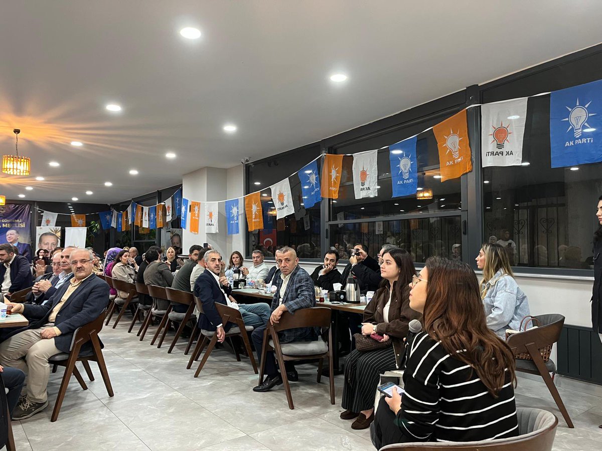 AKKadinSisli's tweet photo. Bağımlılıkla mücadele konusunda gerçekleştirdiği bilgilendirici sunumla bizleri aydınlatan İlçe Sağlık Psikoloğu Özge Özgür Erdoğan’a kıymetli katkıları ve emekleri için teşekkür ederiz. https://t.co/2H0PCDSDXc